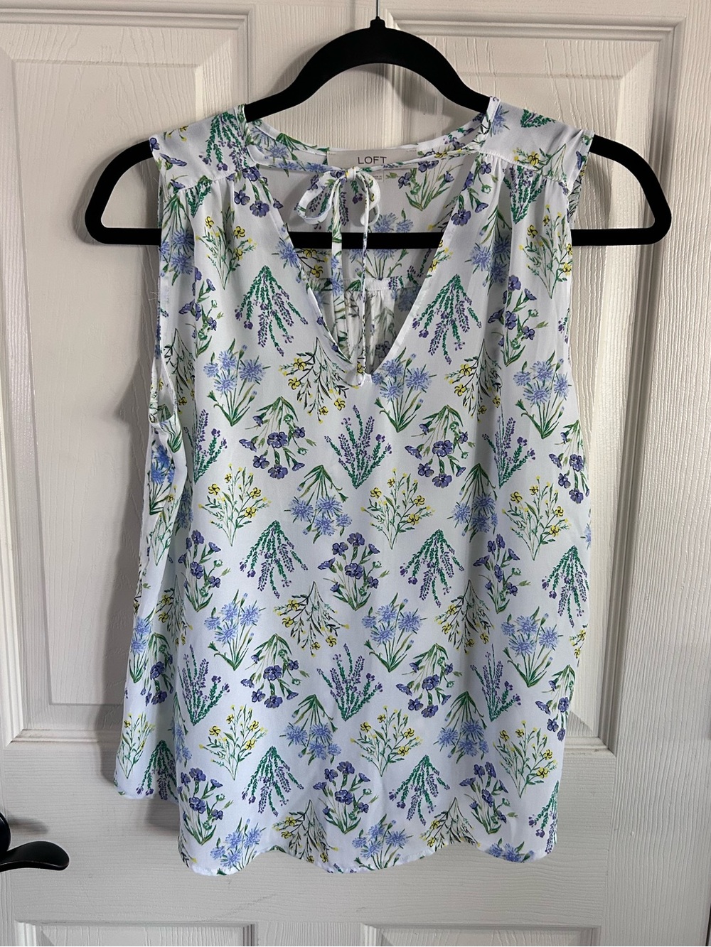 LOFT White Purple Floral Tie-Front Sleeveless Camisole Tank Top Blouse Cottage